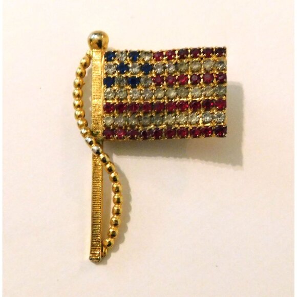 Vintage American Flag Rhinestone Pin Brooch RWB Crystals Gold Tone Patriotic - Picture 4 of 4